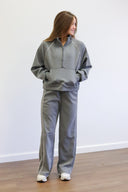 Outline Quarter Zip